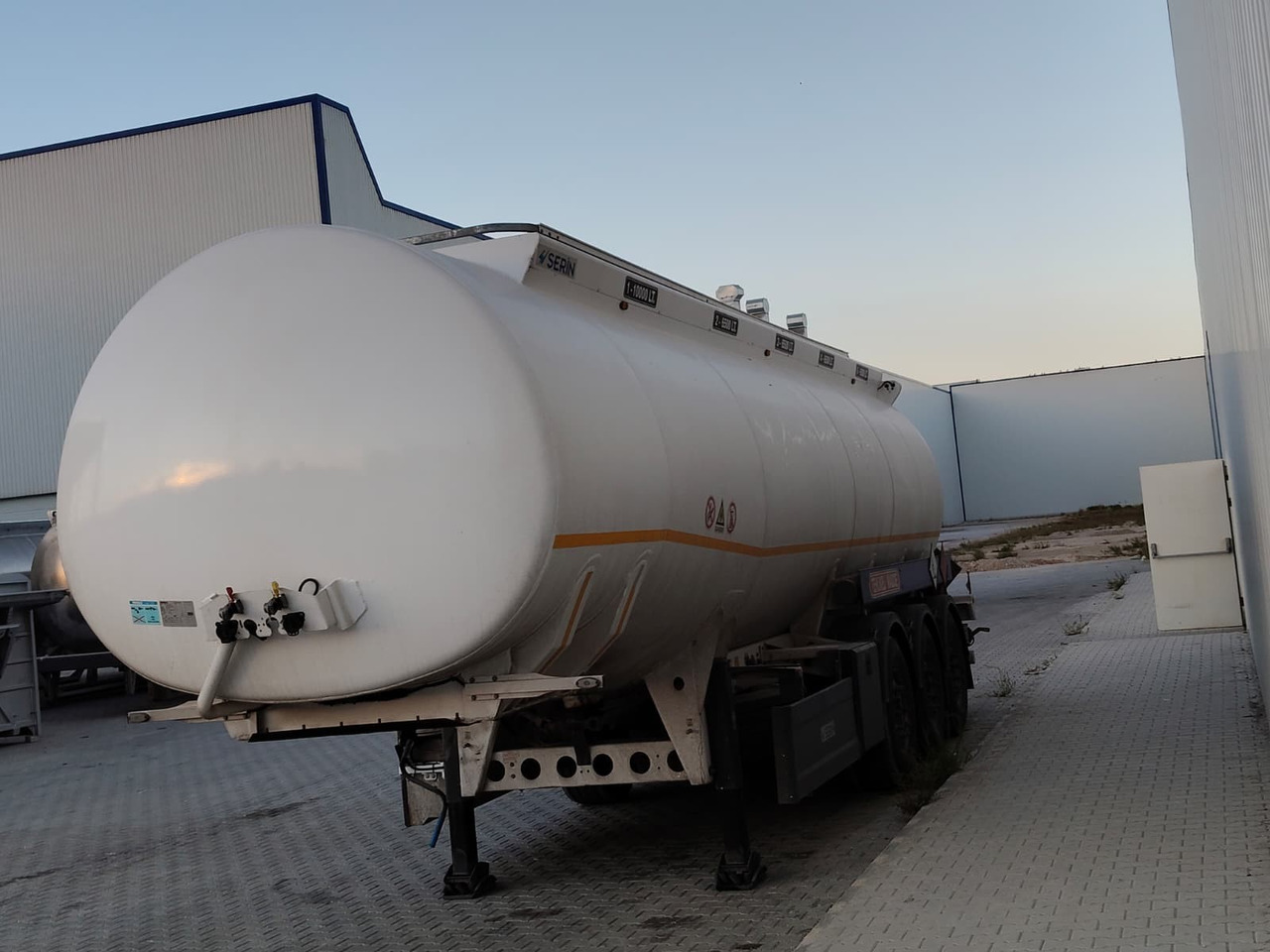 Tankauflieger Für die Beförderung von Kraftstoff SERIN SECOND HAND: das Bild 8
