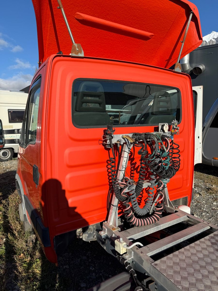 Iveco 50C18 Daily 4x2, E4, ONLY 79600km - Sattelzugmaschine: das Bild 3 Iveco 50C18 Daily 4x2, E4, ONLY 79600km - Sattelzugmaschine: das Bild 3