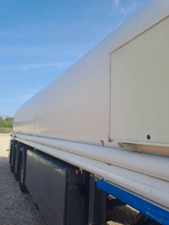 Schrader ADR, Treibstoff Diesel/Benzin, 4 Kammern, Sening Schrader ADR, Treibstoff Diesel/Benzin, 4 Kammern, Sening - Tankauflieger: das Bild 5 Schrader ADR, Treibstoff Diesel/Benzin, 4 Kammern, Sening Schrader ADR, Treibstoff Diesel/Benzin, 4 Kammern, Sening - Tankauflieger: das Bild 5