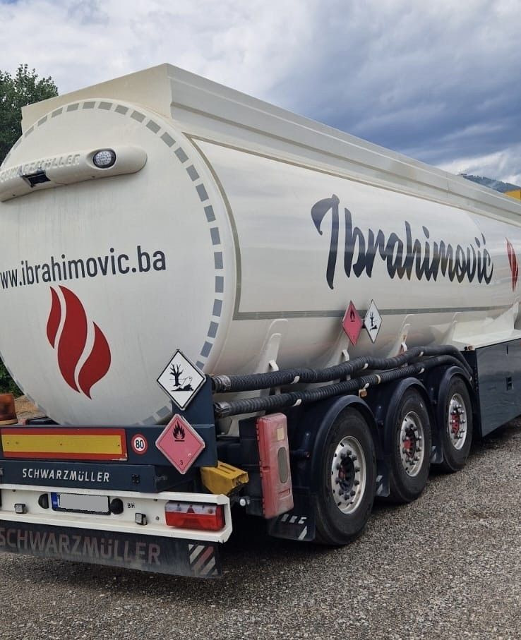 Schwarzmüller ADR, Diesel/Benzin Treibstoff, oben/unten, 3Kamm - Tankauflieger: das Bild 1 Schwarzmüller ADR, Diesel/Benzin Treibstoff, oben/unten, 3Kamm - Tankauflieger: das Bild 1