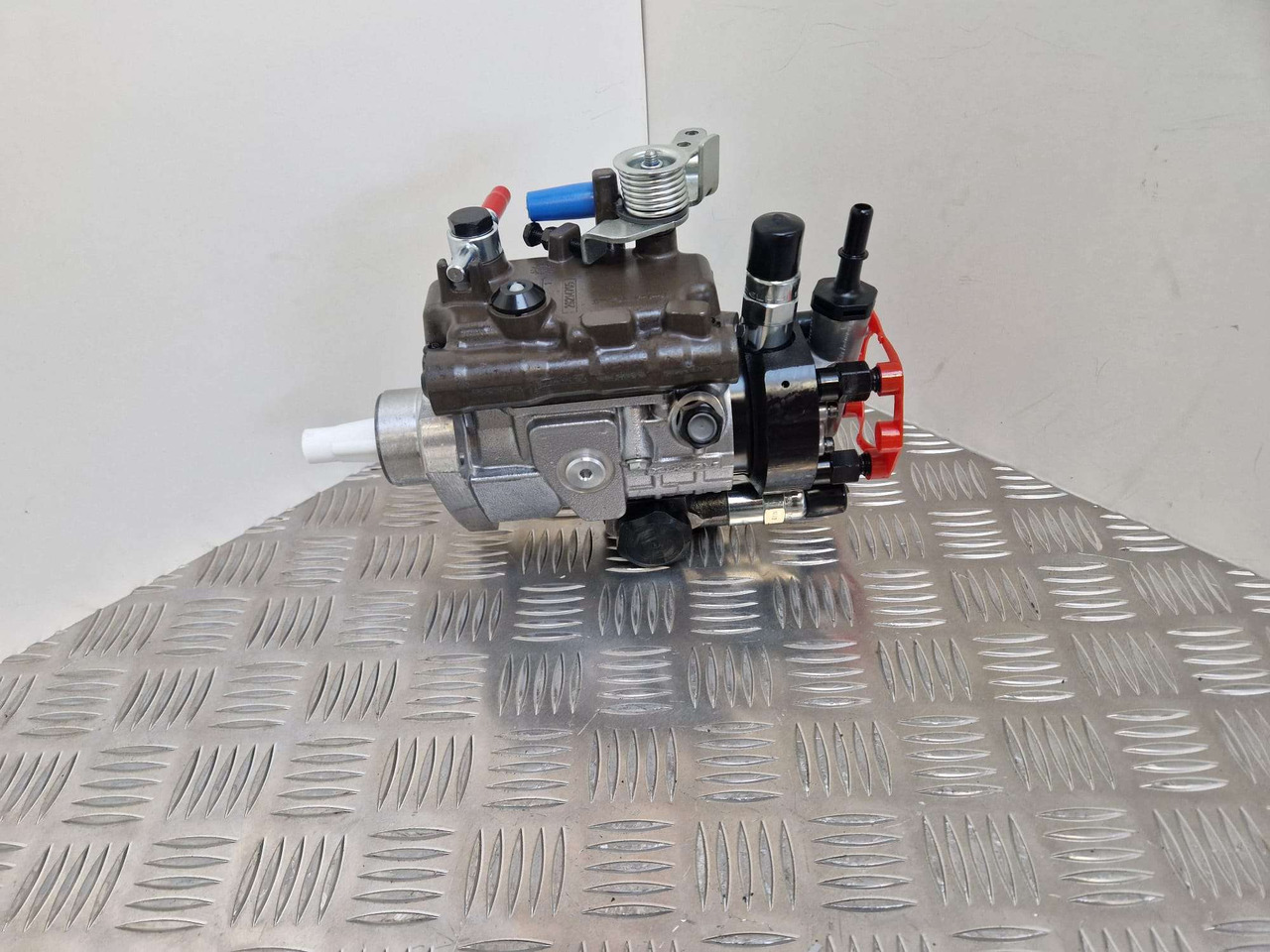 320/06933 12V injection pump 9520A512G Delphi - Motor und Teile für Baumaschine: das Bild 1 320/06933 12V injection pump 9520A512G Delphi - Motor und Teile für Baumaschine: das Bild 1