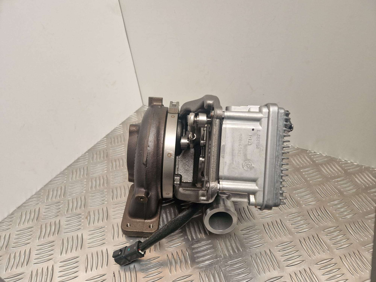 BorgWarner BV55 turbo 320/06178 JCB turbocharger - Motor und Teile für Baumaschine: das Bild 3 BorgWarner BV55 turbo 320/06178 JCB turbocharger - Motor und Teile für Baumaschine: das Bild 3