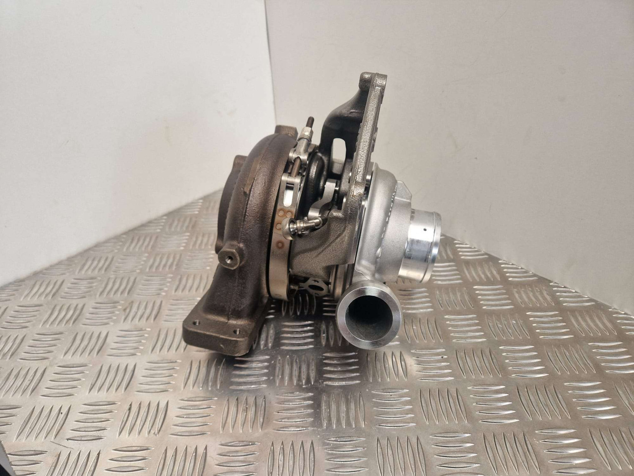 BorgWarner BV55 turbo charger JCB turbocharger - Motor und Teile für Baumaschine: das Bild 2 BorgWarner BV55 turbo charger JCB turbocharger - Motor und Teile für Baumaschine: das Bild 2