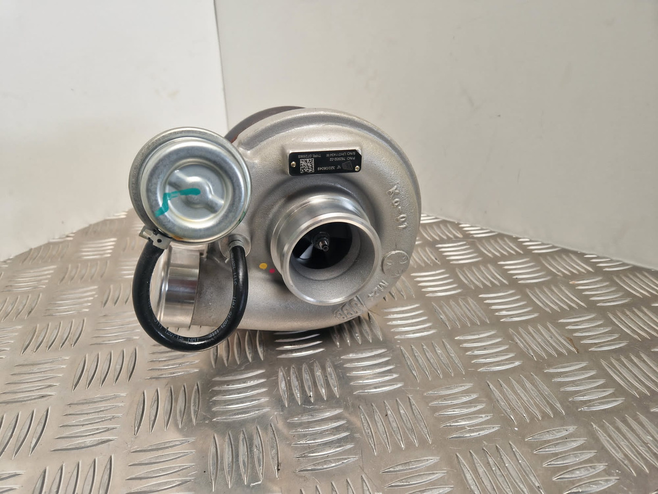 JCB turbocharger 320/06049 Garrett Turbo 762932-02 - Motor und Teile für Baumaschine: das Bild 2 JCB turbocharger 320/06049 Garrett Turbo 762932-02 - Motor und Teile für Baumaschine: das Bild 2
