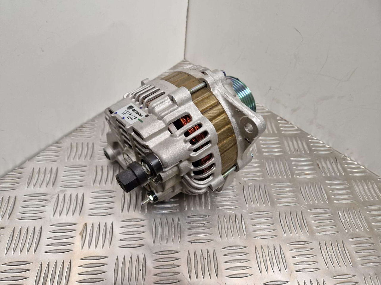 Scania Alternator 1516176 1774592 - Motor und Teile für Baumaschine: das Bild 1 Scania Alternator 1516176 1774592 - Motor und Teile für Baumaschine: das Bild 1