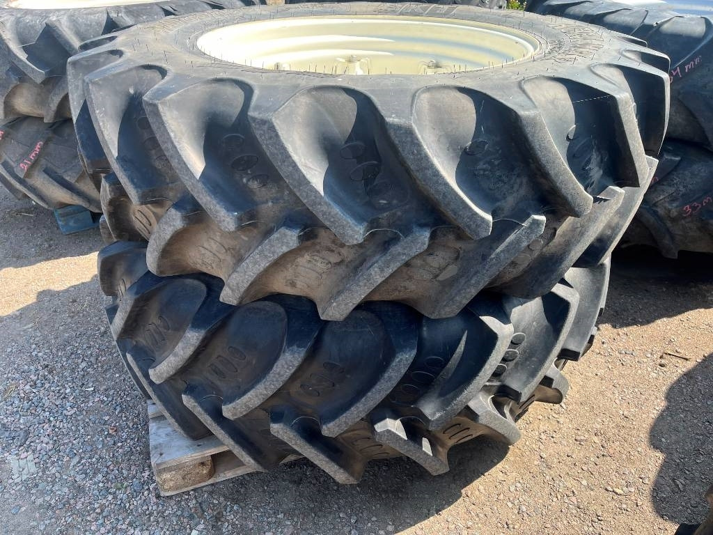 BKT 420/85R34 till New Holland T5070 - Reifen für Landmaschine: das Bild 1 BKT 420/85R34 till New Holland T5070 - Reifen für Landmaschine: das Bild 1