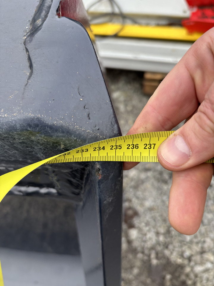 21453 Łyżka Objętościowa 2,3m 1,01 m3 z mocowaniem do ładowarki Claas Scorpion. - Ladeschaufel: das Bild 3 21453 Łyżka Objętościowa 2,3m 1,01 m3 z mocowaniem do ładowarki Claas Scorpion. - Ladeschaufel: das Bild 3