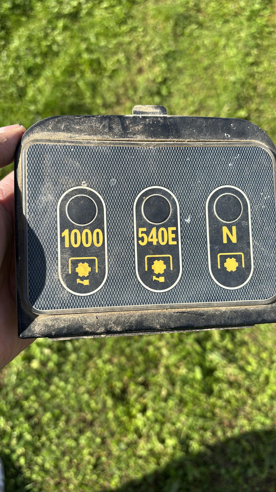 AGCO Massey Ferguson MF 8450 8460 8480 Konsola Panel Sterowania WOM 4277367M2 3907423M91 - Fahrerhaus und Interieur für Landmaschine: das Bild 1 AGCO Massey Ferguson MF 8450 8460 8480 Konsola Panel Sterowania WOM 4277367M2 3907423M91 - Fahrerhaus und Interieur für Landmaschine: das Bild 1