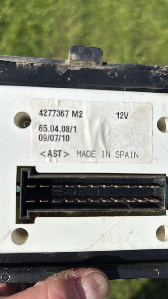 AGCO Massey Ferguson MF 8450 8460 8480 Konsola Panel Sterowania WOM 4277367M2 3907423M91 - Fahrerhaus und Interieur für Landmaschine: das Bild 2 AGCO Massey Ferguson MF 8450 8460 8480 Konsola Panel Sterowania WOM 4277367M2 3907423M91 - Fahrerhaus und Interieur für Landmaschine: das Bild 2