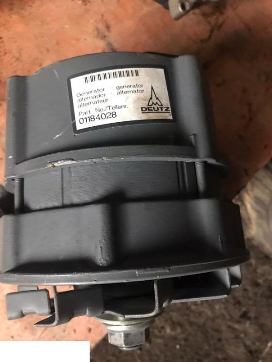 ALTERNATOR / GENERATOR DEUTZ 01184028 - Lichtmaschine für Landmaschine: das Bild 1 ALTERNATOR / GENERATOR DEUTZ 01184028 - Lichtmaschine für Landmaschine: das Bild 1