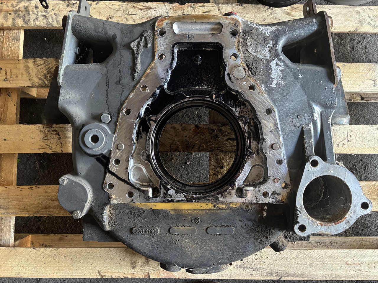 CAT Caterpillar C9 228-4740 Obudowa Koła Zamachowego 2284740 - Schwungscheibe für Landmaschine: das Bild 1 CAT Caterpillar C9 228-4740 Obudowa Koła Zamachowego 2284740 - Schwungscheibe für Landmaschine: das Bild 1