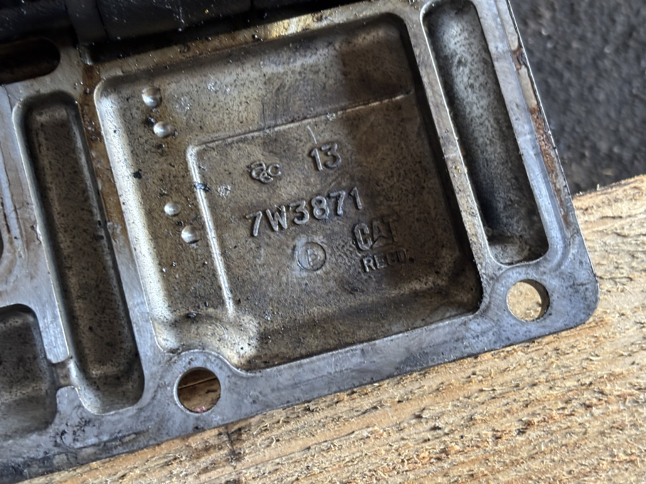 CAT Caterpillar C9 7W-3871: POKRYWA BOCZNA 7W3871 342-4977 - Motor und Teile für Landmaschine: das Bild 3 CAT Caterpillar C9 7W-3871: POKRYWA BOCZNA 7W3871 342-4977 - Motor und Teile für Landmaschine: das Bild 3