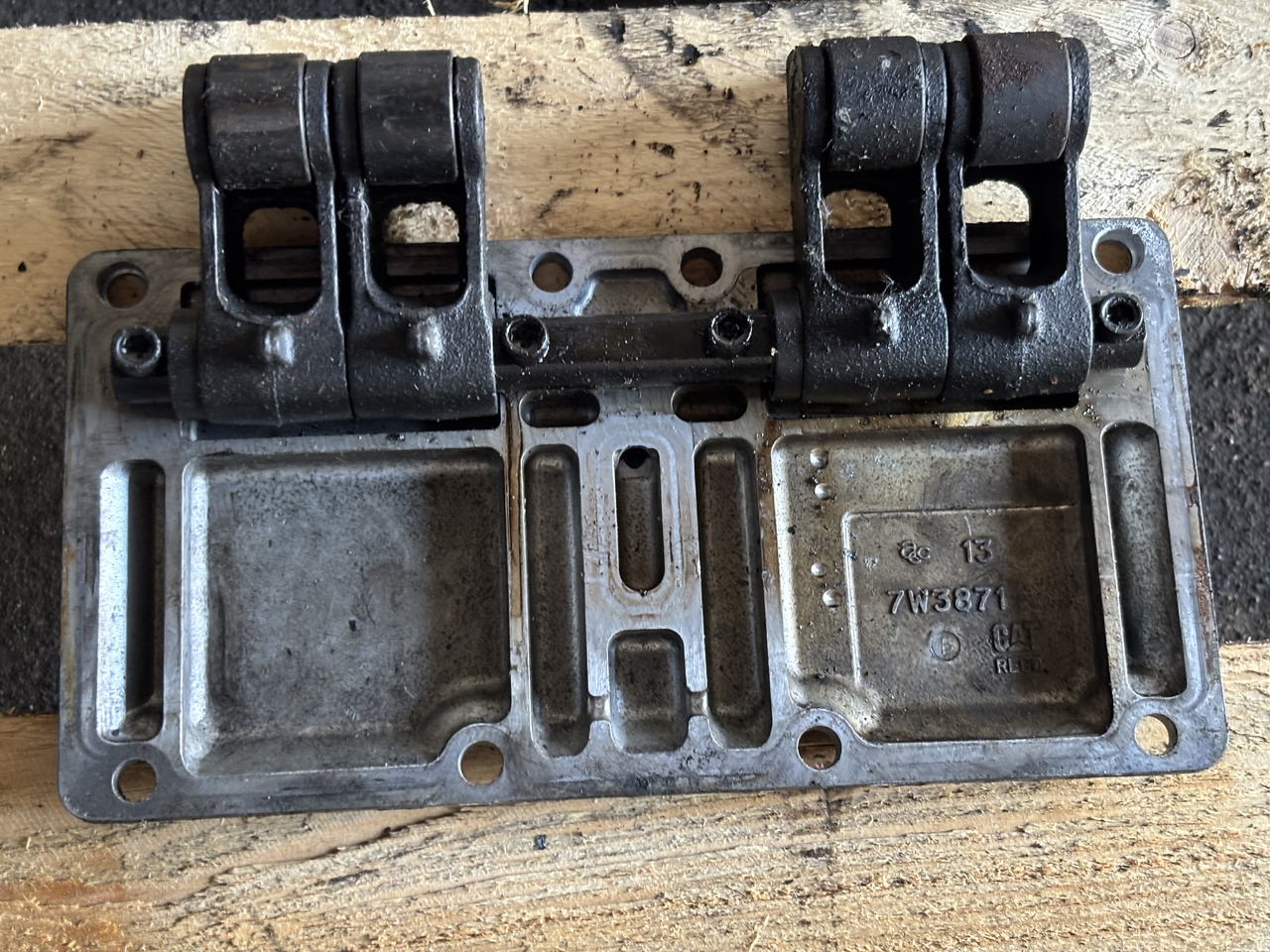 CAT Caterpillar C9 7W-3871: POKRYWA BOCZNA 7W3871 342-4977 - Motor und Teile für Landmaschine: das Bild 2 CAT Caterpillar C9 7W-3871: POKRYWA BOCZNA 7W3871 342-4977 - Motor und Teile für Landmaschine: das Bild 2