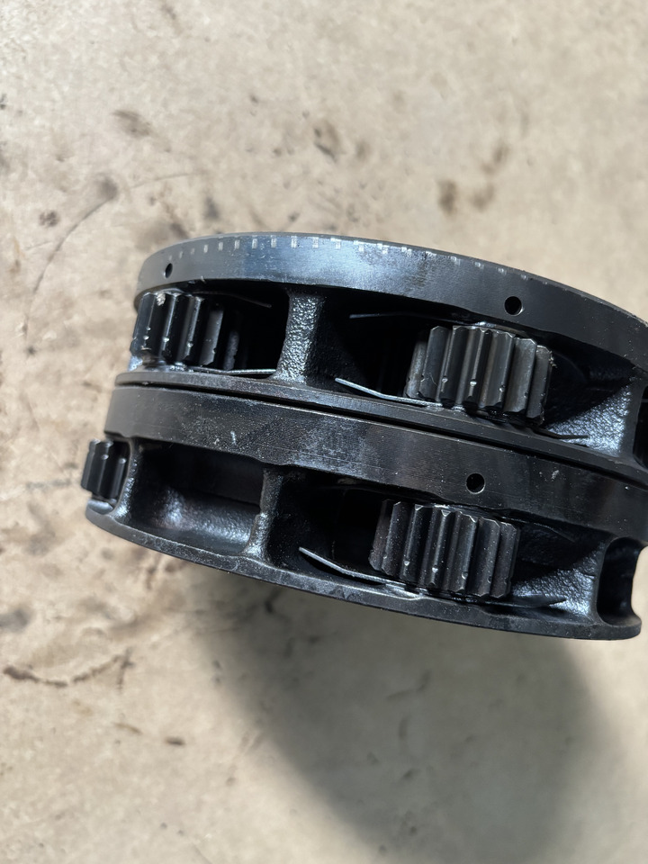 Claas AXION 830 Jarzmo Satelitów Dźwigar 0011571612 0011584502 - Differenzial Getriebe für Traktor: das Bild 5 Claas AXION 830 Jarzmo Satelitów Dźwigar 0011571612 0011584502 - Differenzial Getriebe für Traktor: das Bild 5