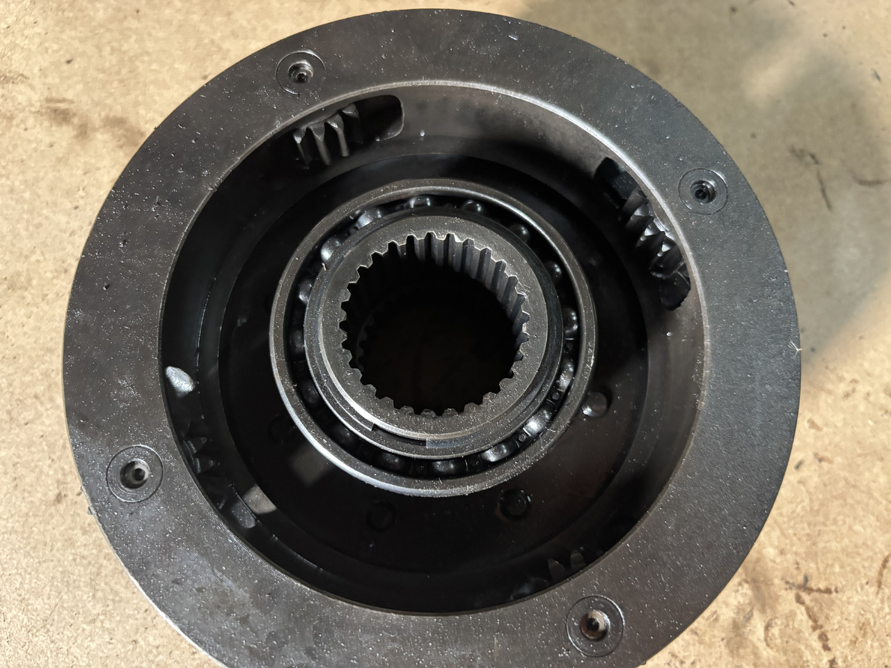 Claas AXION 830 Jarzmo Satelitów Dźwigar 0011571612 0011584502 - Differenzial Getriebe für Traktor: das Bild 2 Claas AXION 830 Jarzmo Satelitów Dźwigar 0011571612 0011584502 - Differenzial Getriebe für Traktor: das Bild 2