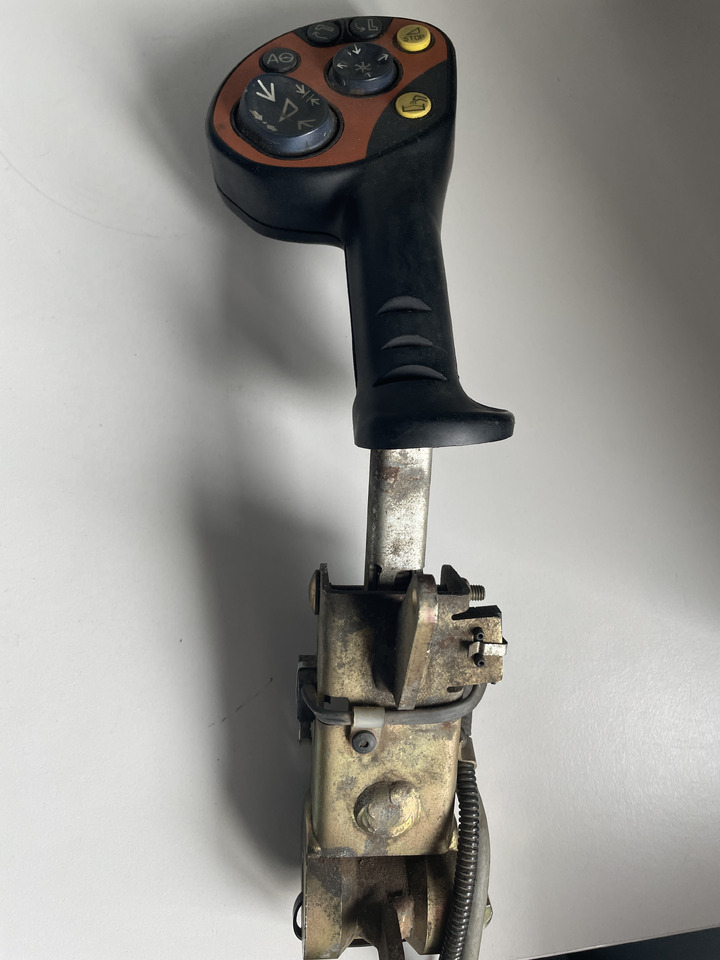 Claas Lexion 600 700 - joystick - Fahrerhaus und Interieur für Landmaschine: das Bild 2 Claas Lexion 600 700 - joystick - Fahrerhaus und Interieur für Landmaschine: das Bild 2