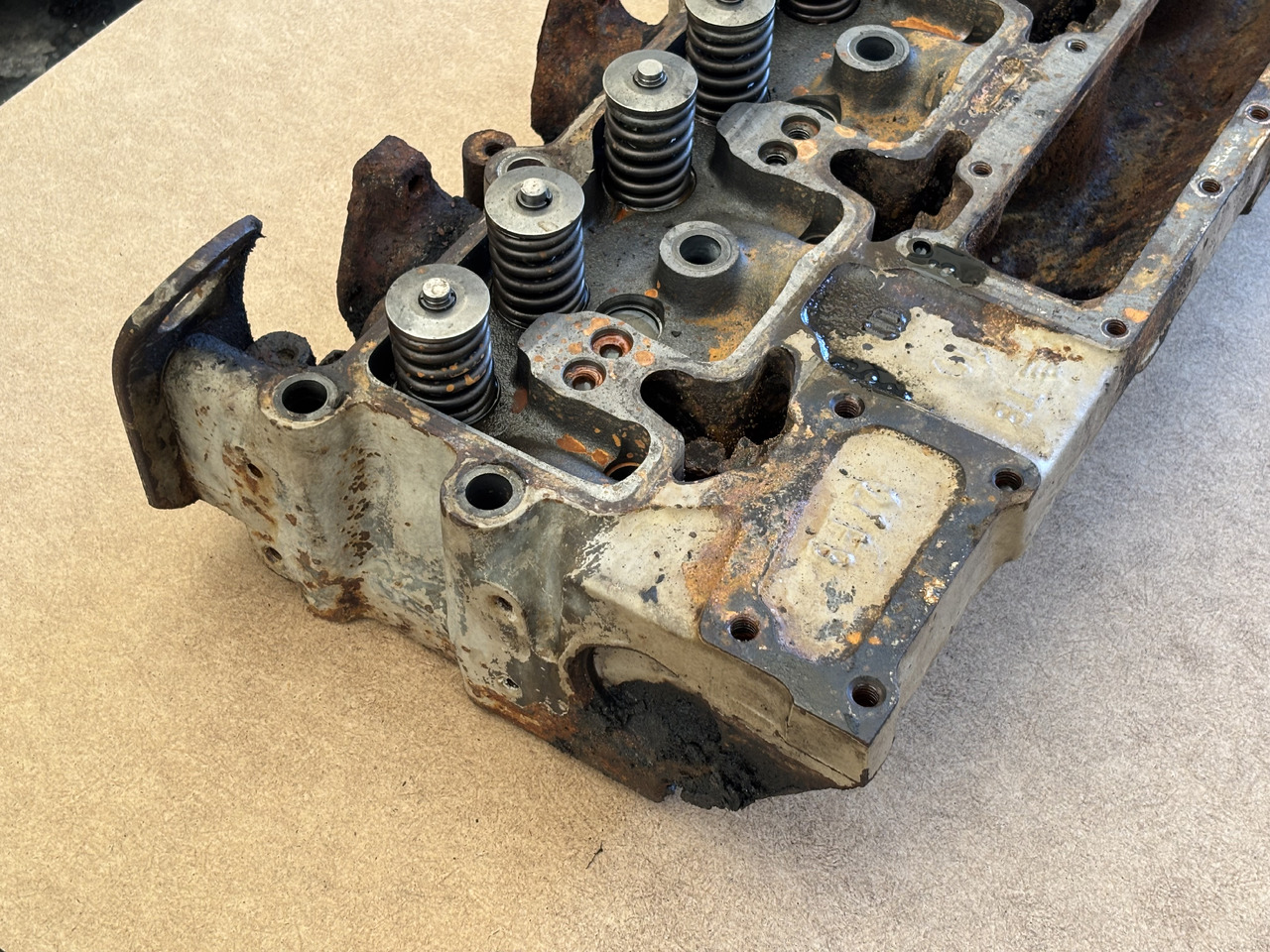 Cummins 6CT 6CT8.3 6C8.3 Głowica Cylindra j925642 3936180 - Zylinderkopf: das Bild 2 Cummins 6CT 6CT8.3 6C8.3 Głowica Cylindra j925642 3936180 - Zylinderkopf: das Bild 2