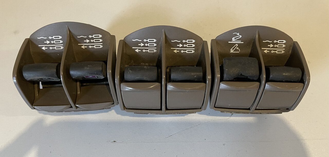 JOHN DEERE guziki sterowanie RE586555 RE586551 RE586552 - Elektrische Ausrüstung für Landmaschine: das Bild 1 JOHN DEERE guziki sterowanie RE586555 RE586551 RE586552 - Elektrische Ausrüstung für Landmaschine: das Bild 1