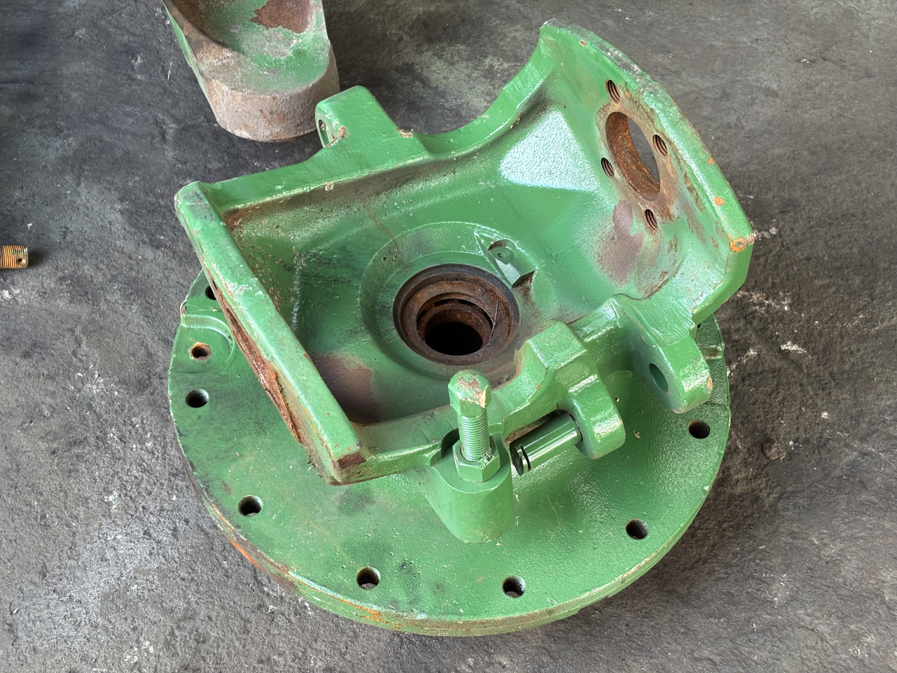 John Deere 7RXXX 7R330 7R 330 Zwrotnica Przegub Piasta R301661 RE592905 R135866 - Achsschenkel für Landmaschine: das Bild 1 John Deere 7RXXX 7R330 7R 330 Zwrotnica Przegub Piasta R301661 RE592905 R135866 - Achsschenkel für Landmaschine: das Bild 1