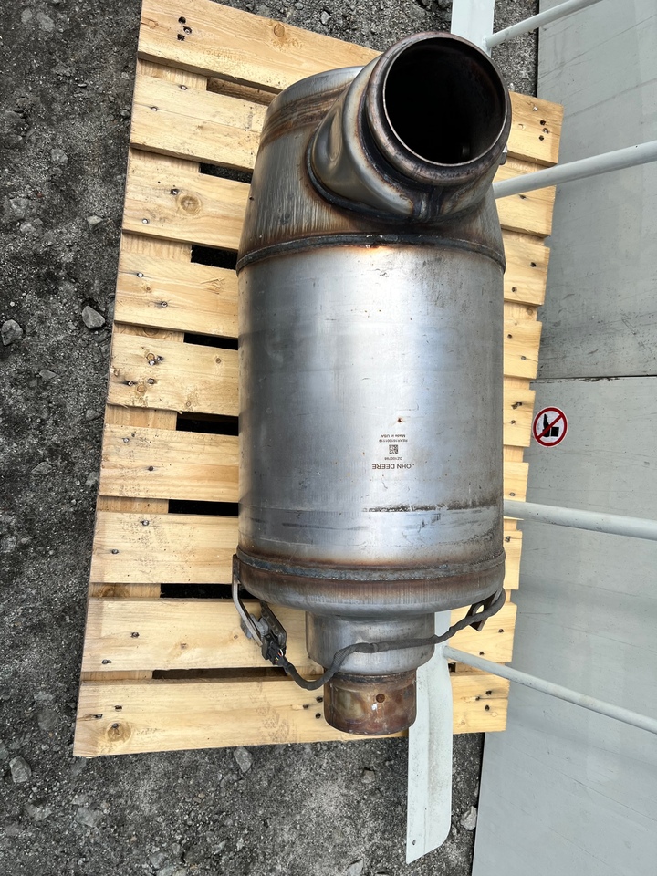 John Deere Katalizator DZ100798 - Fahrzeugkatalysator für Landmaschine: das Bild 1 John Deere Katalizator DZ100798 - Fahrzeugkatalysator für Landmaschine: das Bild 1