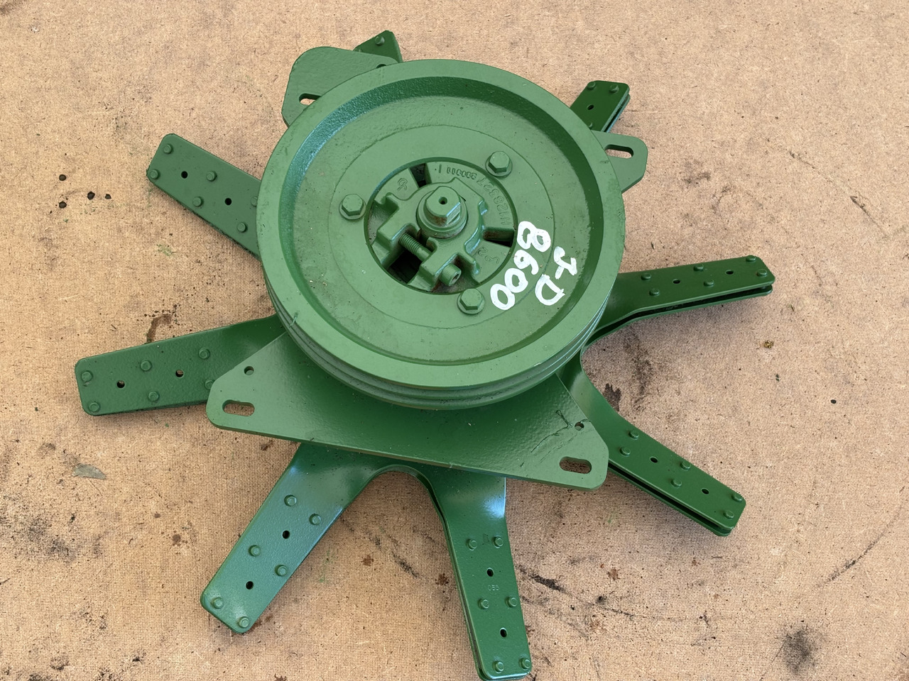 John Deere piasta + wiatrak wentylator fan H128327 - Ventilator für Landmaschine: das Bild 1 John Deere piasta + wiatrak wentylator fan H128327 - Ventilator für Landmaschine: das Bild 1