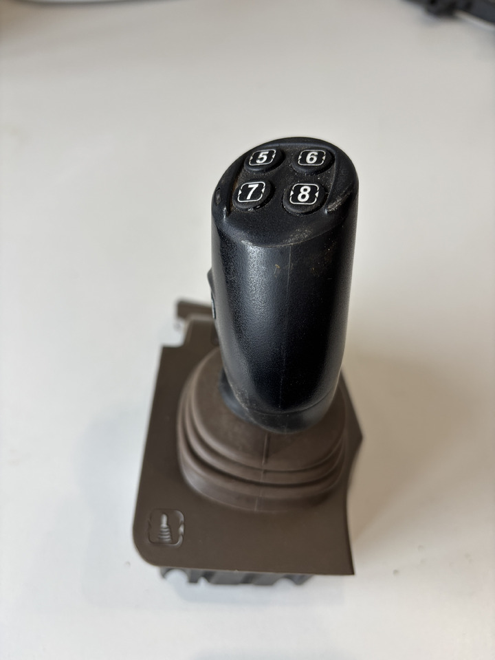 John Deere seria 6000 7000 8000 R - joystick 5-funkcyjny CommandARM RE573554 - Schalthebel für Landmaschine: das Bild 2 John Deere seria 6000 7000 8000 R - joystick 5-funkcyjny CommandARM RE573554 - Schalthebel für Landmaschine: das Bild 2