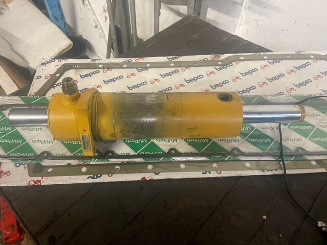 Siłownik skrętu Cat th360 , th330 , th220 - Hydraulikzylinder für Teleskoplader: das Bild 4 Siłownik skrętu Cat th360 , th330 , th220 - Hydraulikzylinder für Teleskoplader: das Bild 4