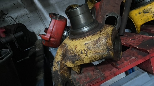 Zwrotnica cat th62 , th62 , th82 , th83 - Achsschenkel für Landmaschine: das Bild 1 Zwrotnica cat th62 , th62 , th82 , th83 - Achsschenkel für Landmaschine: das Bild 1