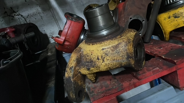 Zwrotnica cat th62 , th62 , th82 , th83 - Achsschenkel für Landmaschine: das Bild 2 Zwrotnica cat th62 , th62 , th82 , th83 - Achsschenkel für Landmaschine: das Bild 2