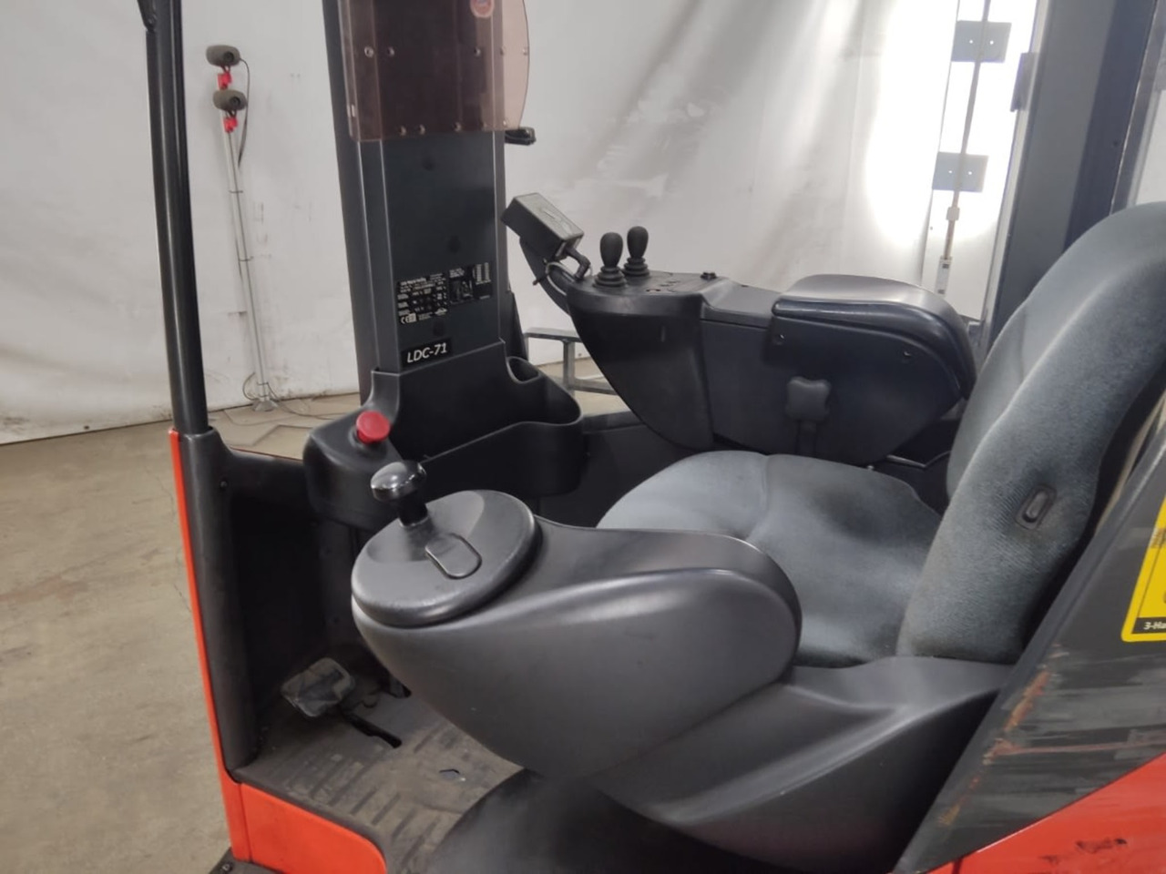 Linde R14X-03 - Schubmaststapler: das Bild 4 Linde R14X-03 - Schubmaststapler: das Bild 4