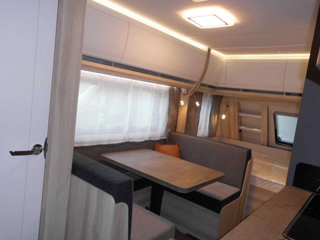 Wohnwagen Hobby De Luxe 490 KMF 2026 GARAGE AUTARK 1800kg.+++: das Bild 6 Wohnwagen Hobby De Luxe 490 KMF 2026 GARAGE AUTARK 1800kg.+++: das Bild 6