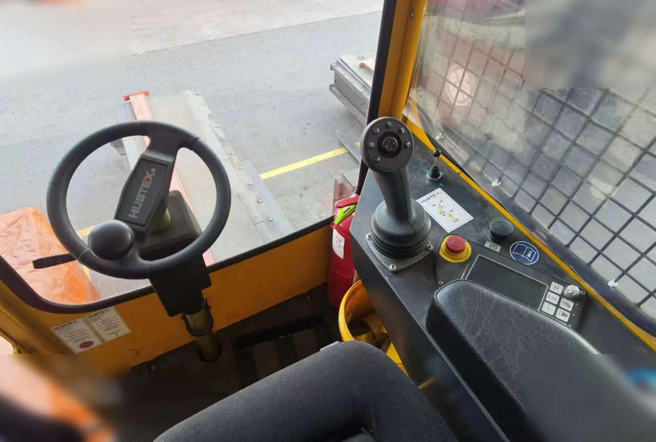 2017 HUBTEX MQ130 - Seitenstapler: das Bild 2 2017 HUBTEX MQ130 - Seitenstapler: das Bild 2