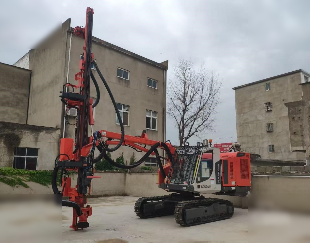 2023 SANDVIK DX800 - Bohrgerät: das Bild 1 2023 SANDVIK DX800 - Bohrgerät: das Bild 1