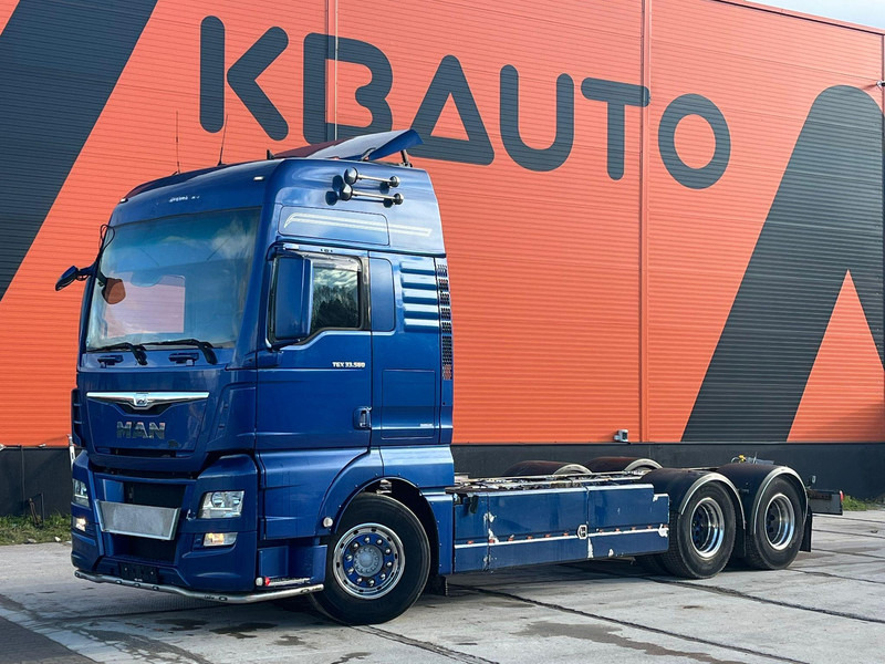 MAN TGX 33.560 6x4 CHASSIS L=6907 mm - Fahrgestell LKW: das Bild 1 MAN TGX 33.560 6x4 CHASSIS L=6907 mm - Fahrgestell LKW: das Bild 1