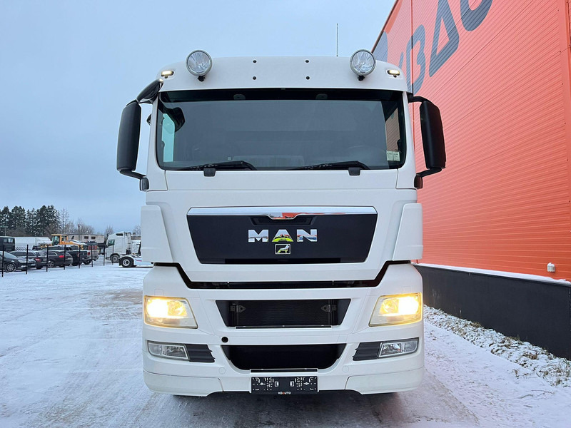 MAN TGX 35.540 8x4*4 9 TON FRONT AXLE / HYDRAULICS / PTO / INTARDER / CHASSIS L=6850 mm - Fahrgestell LKW: das Bild 3 MAN TGX 35.540 8x4*4 9 TON FRONT AXLE / HYDRAULICS / PTO / INTARDER / CHASSIS L=6850 mm - Fahrgestell LKW: das Bild 3
