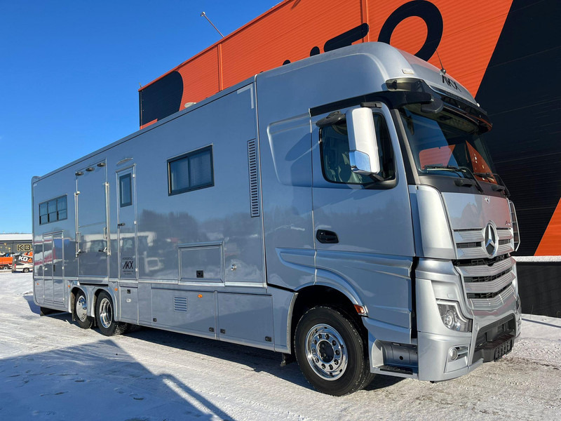 Mercedes-Benz Actros 2551 STX 6x2*4 - Pferdetransporter: das Bild 2 Mercedes-Benz Actros 2551 STX 6x2*4 - Pferdetransporter: das Bild 2