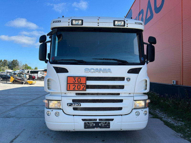 Scania P 320 4x2 TANK 11000 l / 2000 + 3000 + 3000 + 3000 l - Tankwagen: das Bild 2 Scania P 320 4x2 TANK 11000 l / 2000 + 3000 + 3000 + 3000 l - Tankwagen: das Bild 2