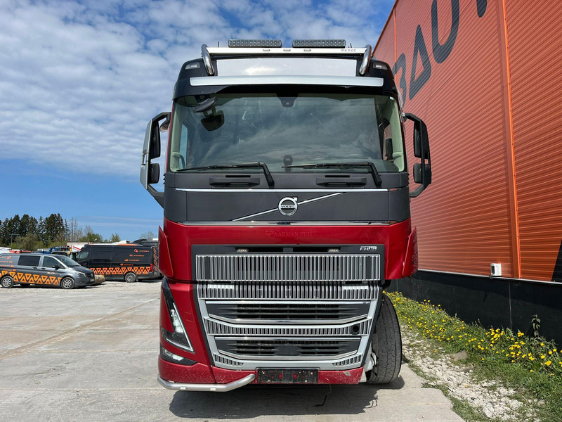 Volvo FH 16 750 8x4/4 DAMAGED ! - Holztransporter, Autokran: das Bild 3 Volvo FH 16 750 8x4/4 DAMAGED ! - Holztransporter, Autokran: das Bild 3