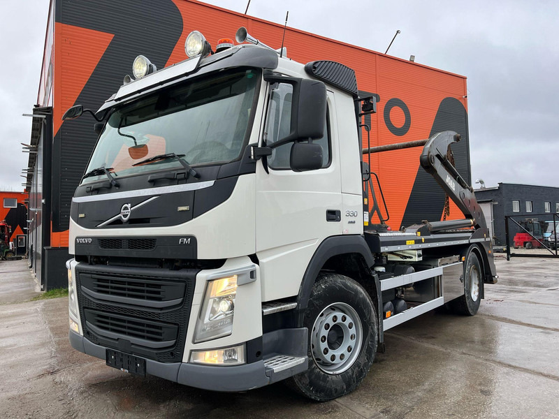 Volvo FM 330 4x2 JOAB VL 14 U - Absetzkipper: das Bild 2 Volvo FM 330 4x2 JOAB VL 14 U - Absetzkipper: das Bild 2