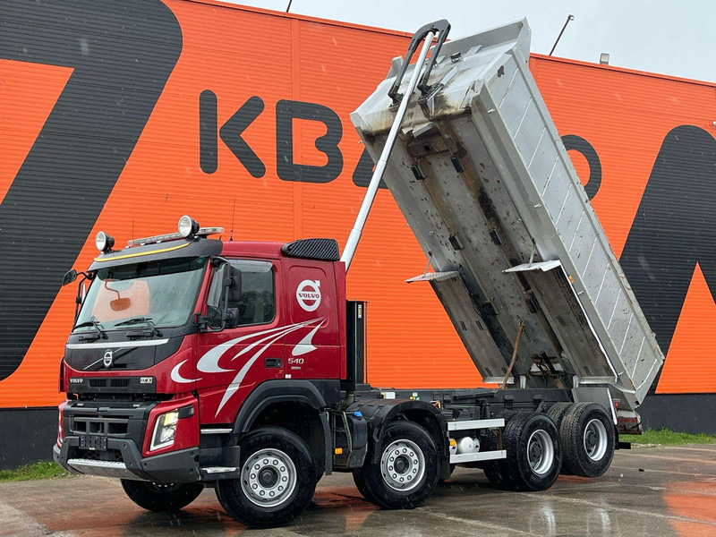 Volvo FMX 540 8x4 RETARDER / TANDEM AXLE LIFT / BIG AXLES / BOX L=5703 mm - Kipper: das Bild 2 Volvo FMX 540 8x4 RETARDER / TANDEM AXLE LIFT / BIG AXLES / BOX L=5703 mm - Kipper: das Bild 2