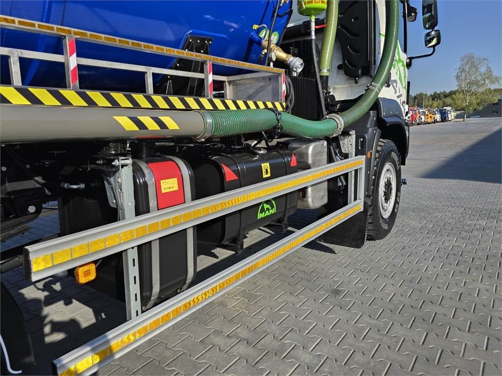 Kommunal-/ Sonderfahrzeug MAN TGM 4x4 GAMON PW8 for collecting liquid waste sepa: das Bild 25