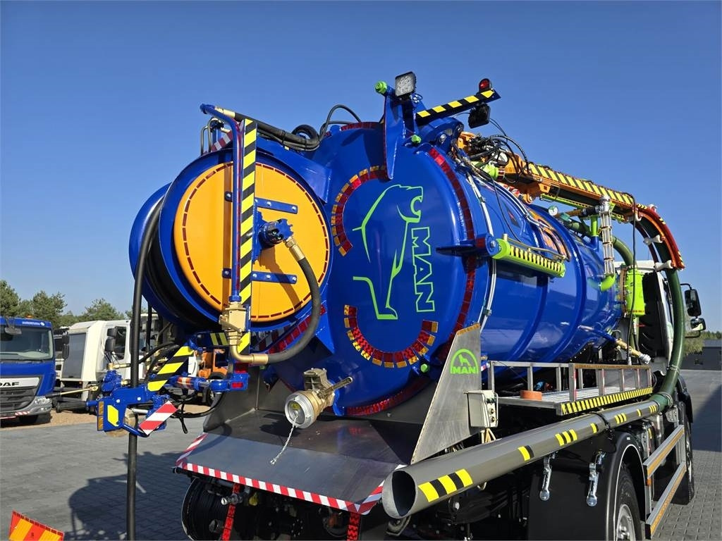 Kommunal-/ Sonderfahrzeug MAN TGM 4x4 GAMON PW8 for collecting liquid waste sepa: das Bild 22