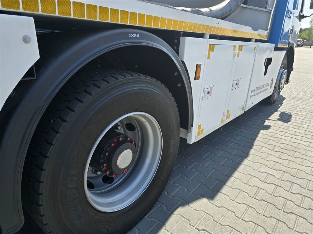 Renault 4x2 WUKO RIVARD for collecting liquid waste - Kommunal-/ Sonderfahrzeug: das Bild 2 Renault 4x2 WUKO RIVARD for collecting liquid waste - Kommunal-/ Sonderfahrzeug: das Bild 2