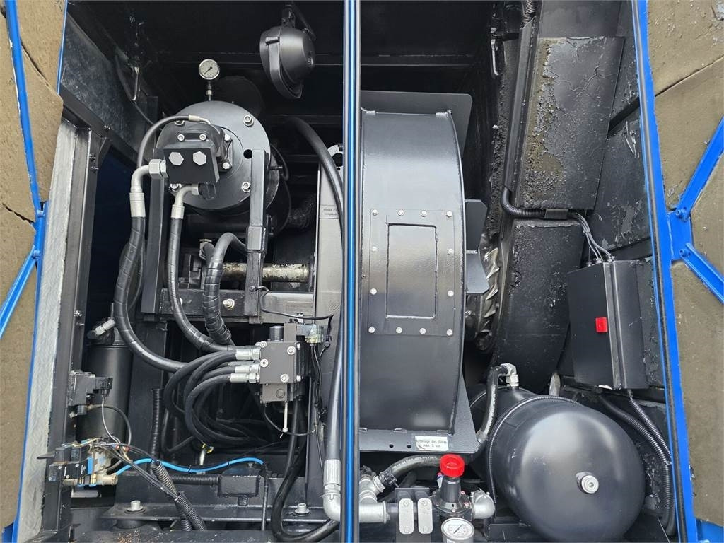 Kommunal-/ Sonderfahrzeug Renault MTS DINO 3 Saugbagger vacuum cleaner excavator suc: das Bild 11