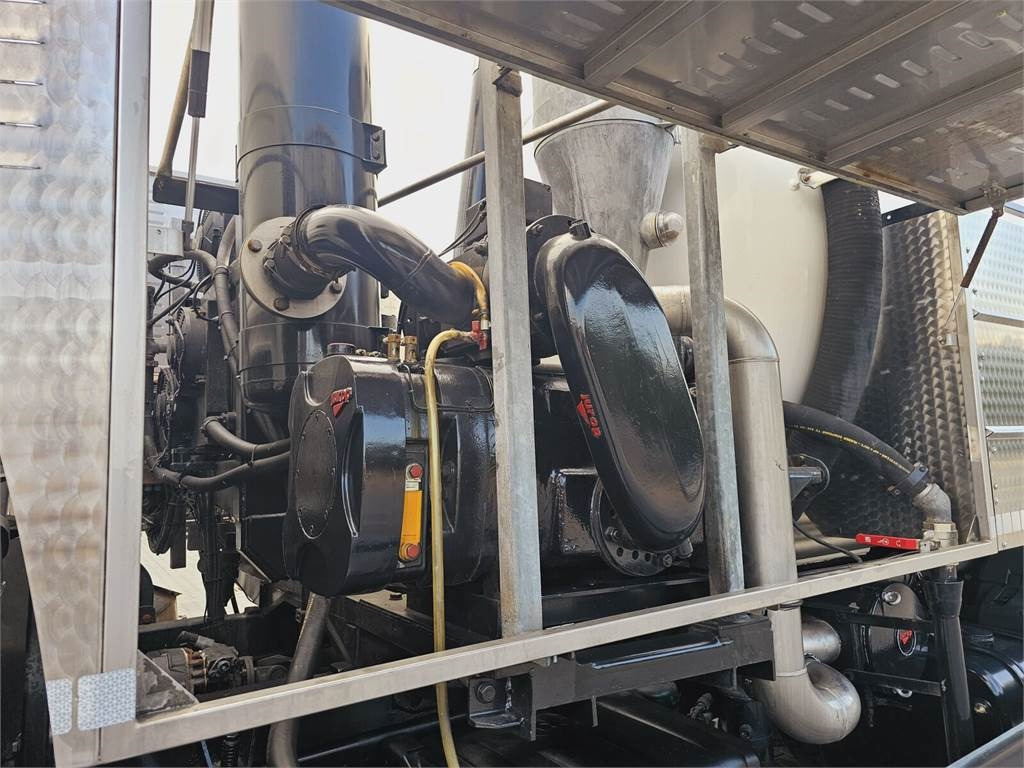 Saug-/ Spülfahrzeug MAN JUROP VJC9 / 5 2010 WUKO for collecting liquid was: das Bild 11