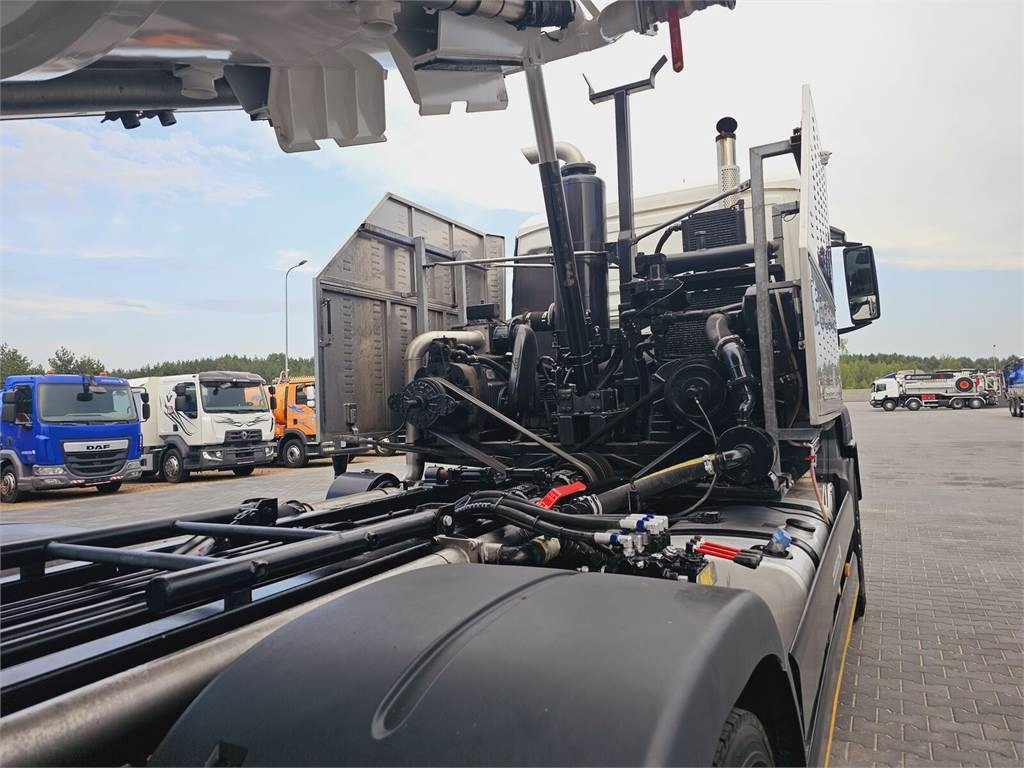 Saug-/ Spülfahrzeug MAN JUROP VJC9 / 5 2010 WUKO for collecting liquid was: das Bild 31