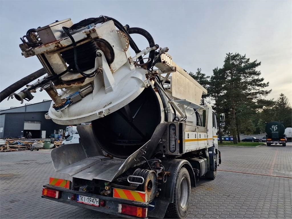 MAN WUKO MORO KOMBI FOR CHANNEL CLEANING - Saug-/ Spülfahrzeug: das Bild 1 MAN WUKO MORO KOMBI FOR CHANNEL CLEANING - Saug-/ Spülfahrzeug: das Bild 1