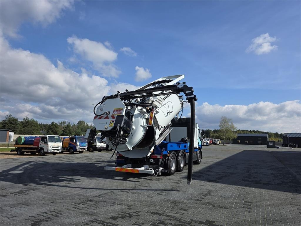 Renault 6x4 WUKO RIVARD RECYTLING for collecting liquid wa - Saug-/ Spülfahrzeug: das Bild 1 Renault 6x4 WUKO RIVARD RECYTLING for collecting liquid wa - Saug-/ Spülfahrzeug: das Bild 1