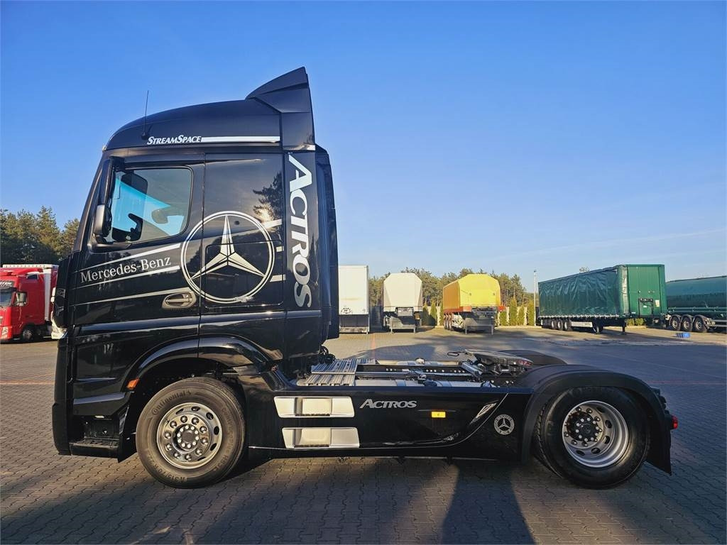 Mercedes-Benz ACTROS 1843 - Sattelzugmaschine: das Bild 2 Mercedes-Benz ACTROS 1843 - Sattelzugmaschine: das Bild 2