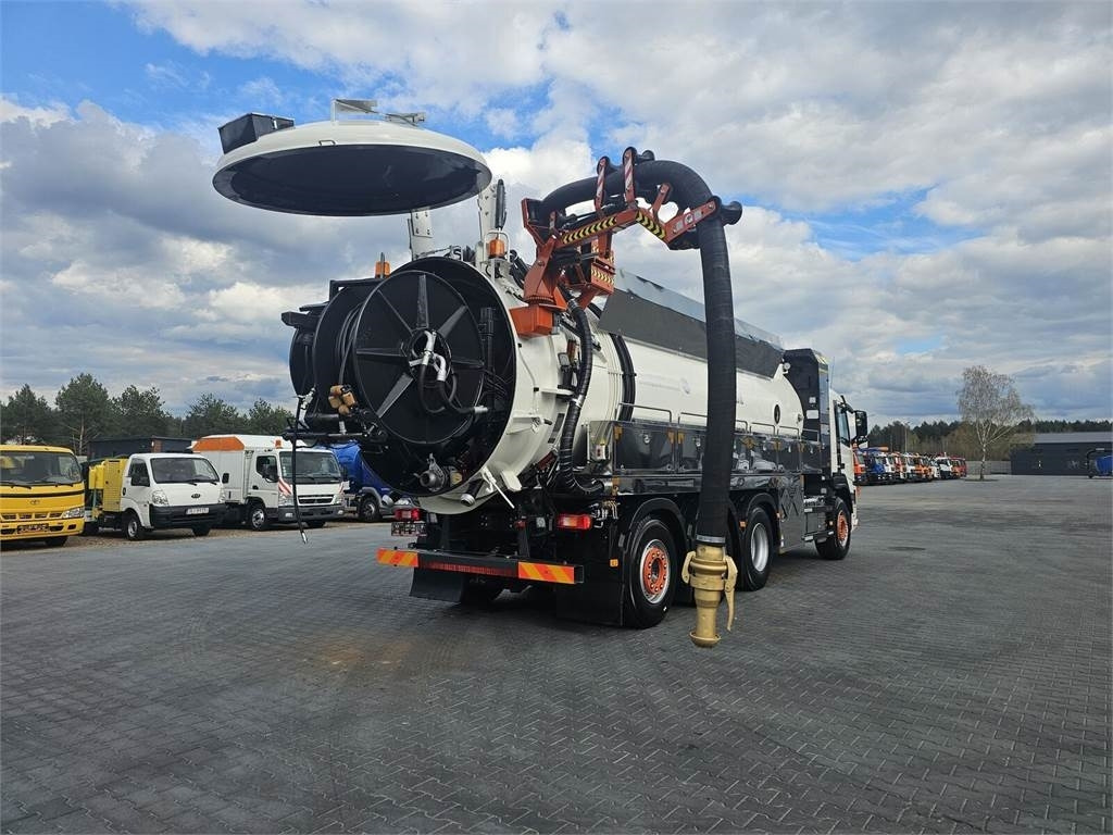 Volvo WUKO ADR ROLBA FOR CLEANING CHANNELS COMBI - Saug-/ Spülfahrzeug: das Bild 1 Volvo WUKO ADR ROLBA FOR CLEANING CHANNELS COMBI - Saug-/ Spülfahrzeug: das Bild 1
